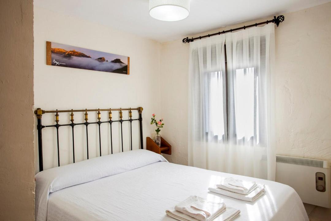 Apartamentos Casa Samper Santa Eulalia de Gállego Camera foto