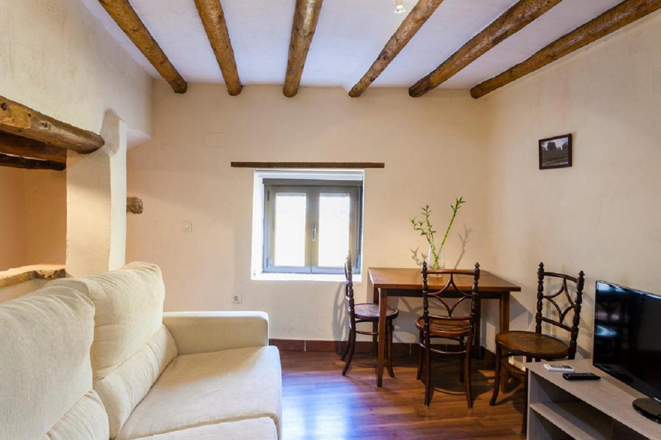 Apartamentos Casa Samper Santa Eulalia de Gállego Camera foto